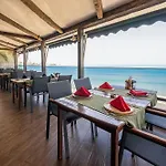 Tropic Club & - Готель 3*