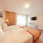 Готель Tropic Club & -