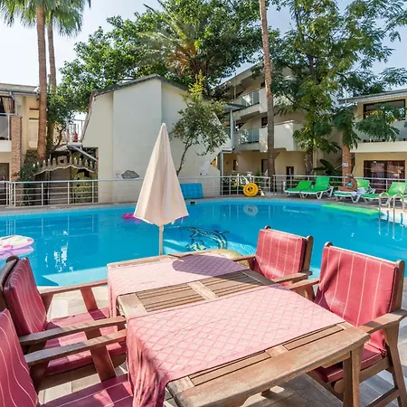 Tropic Club & -