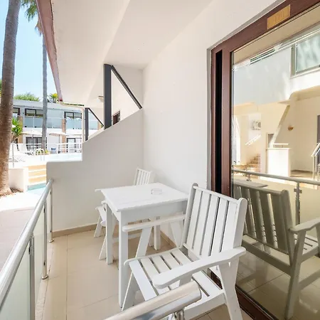 Tropic Beach Club מלון 3*