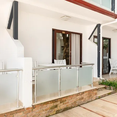 Tropic Club & - 3* シダ