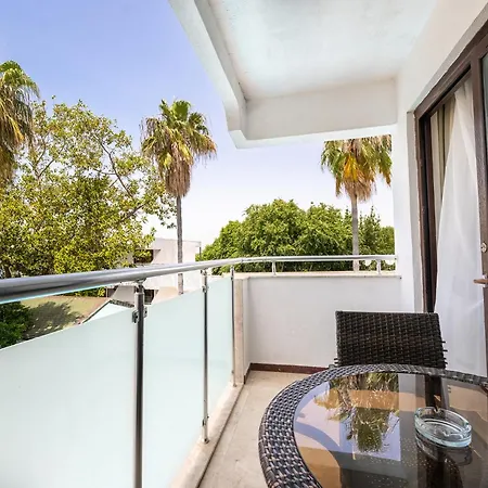 Tropic Club & - ホテル