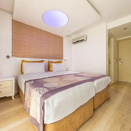 Tropic Club & - ホテル