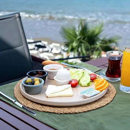 Tropic Beach Club מלון סייד
