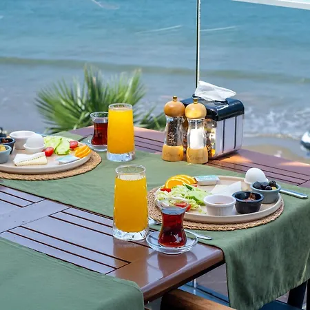 Tropic Beach Club סייד