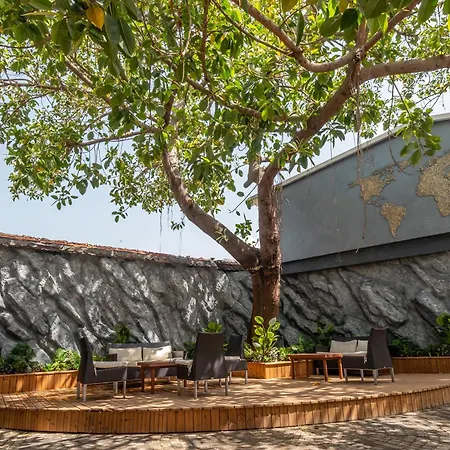 Tropic Club & -