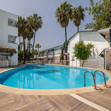 מלון Tropic Beach Club סייד