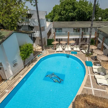 Tropic Beach Club 3*