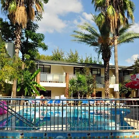 Tropic Beach Club מלון סייד