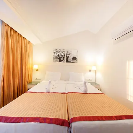 מלון Tropic Beach Club 3*