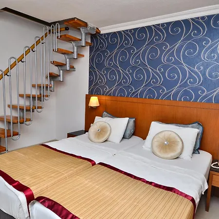 Tropic Beach Club & Resort - Side 3*