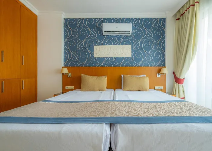 Tropic Club & - Side