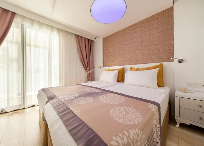 Tropic Club & - Side