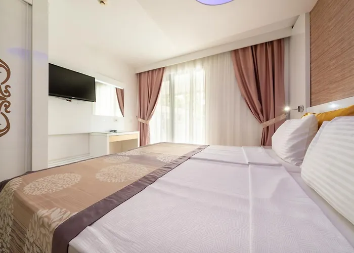 Отель Tropic Club & -